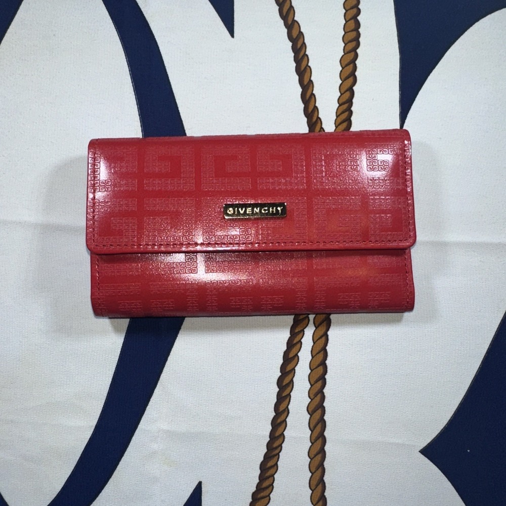 Givenchey Key Holder In Prestige Condition Looks Brand New!!!